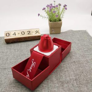 Lifting Rose Box with 100 language love Pendent